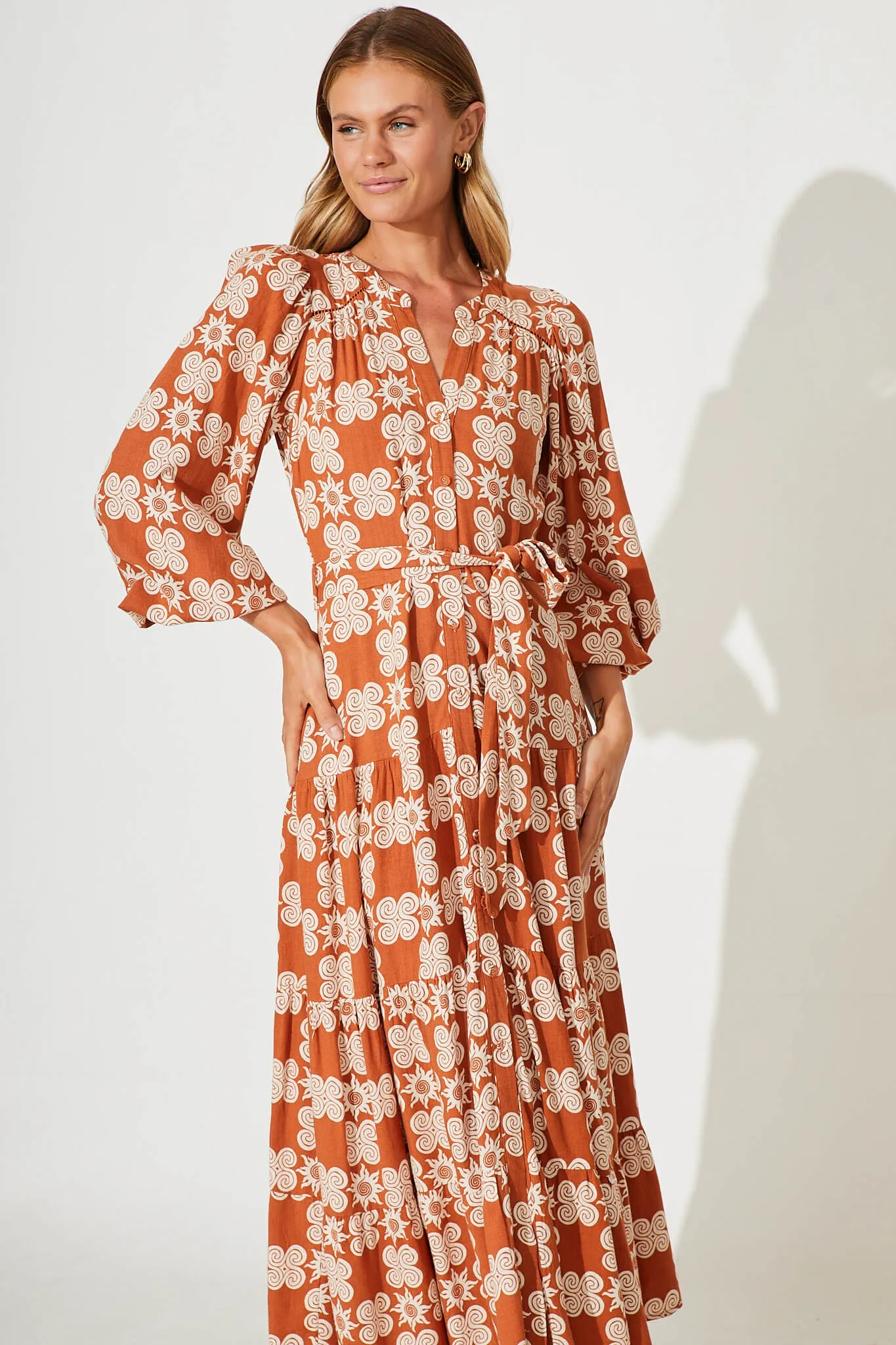 Anouka Maxi Dress In Rust Sun Print Linen Blend
