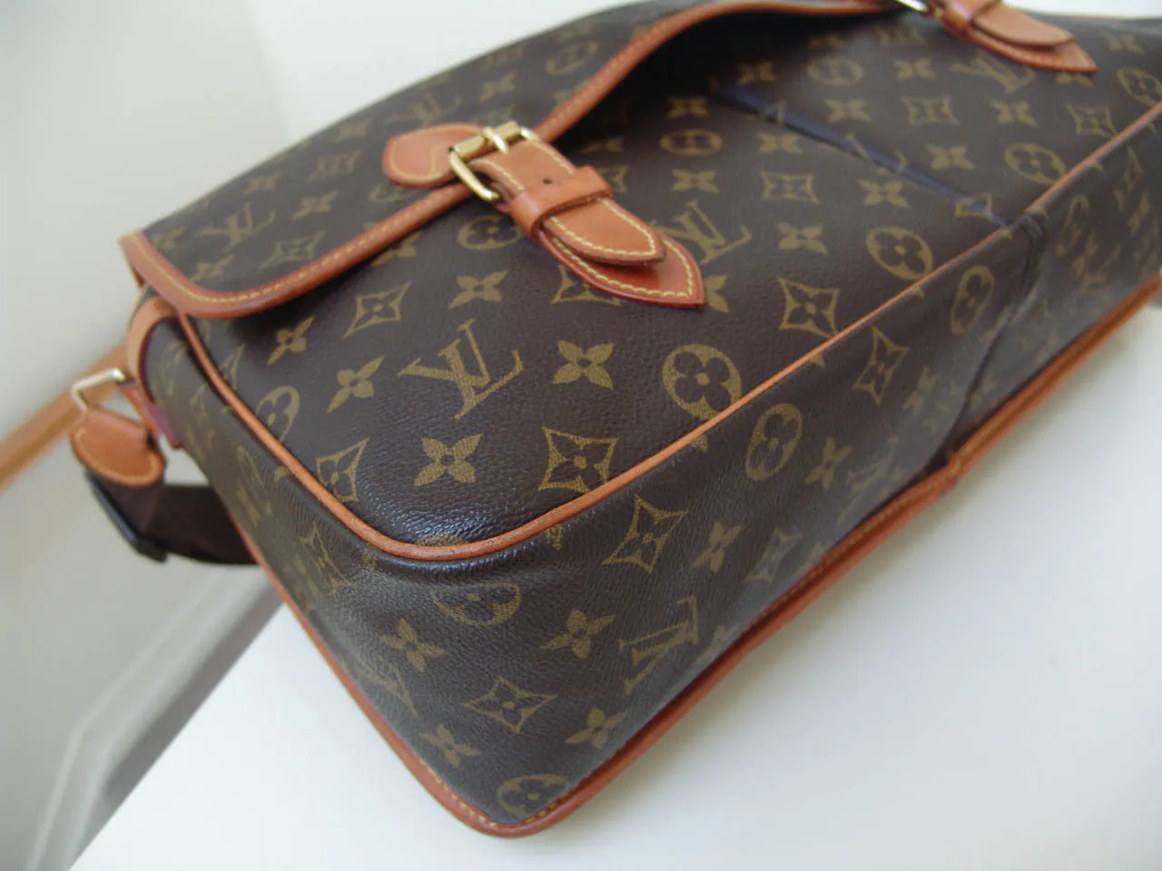 Louis Vuitton Monogram Sac Gibecière GM