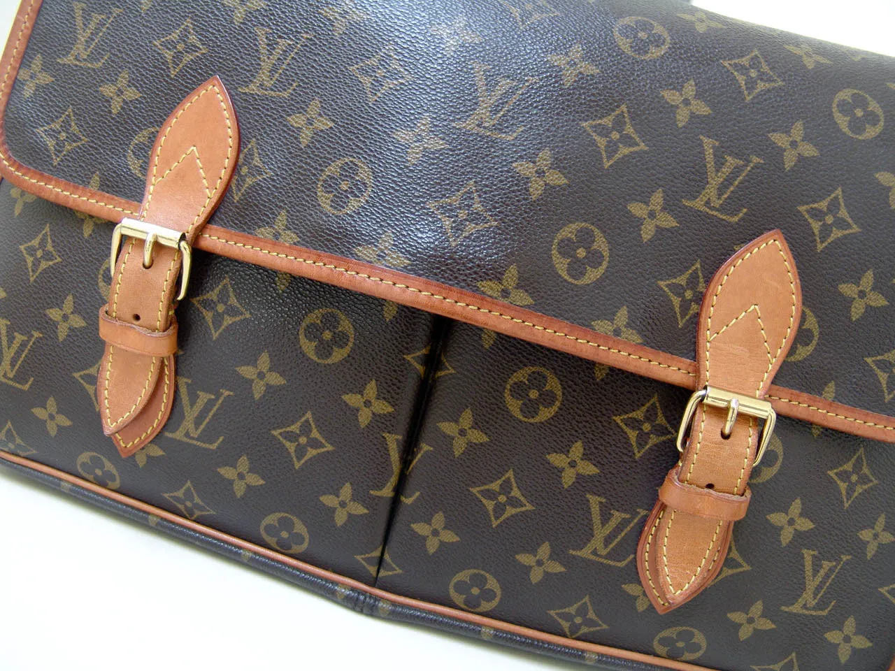 Louis Vuitton Monogram Sac Gibecière GM