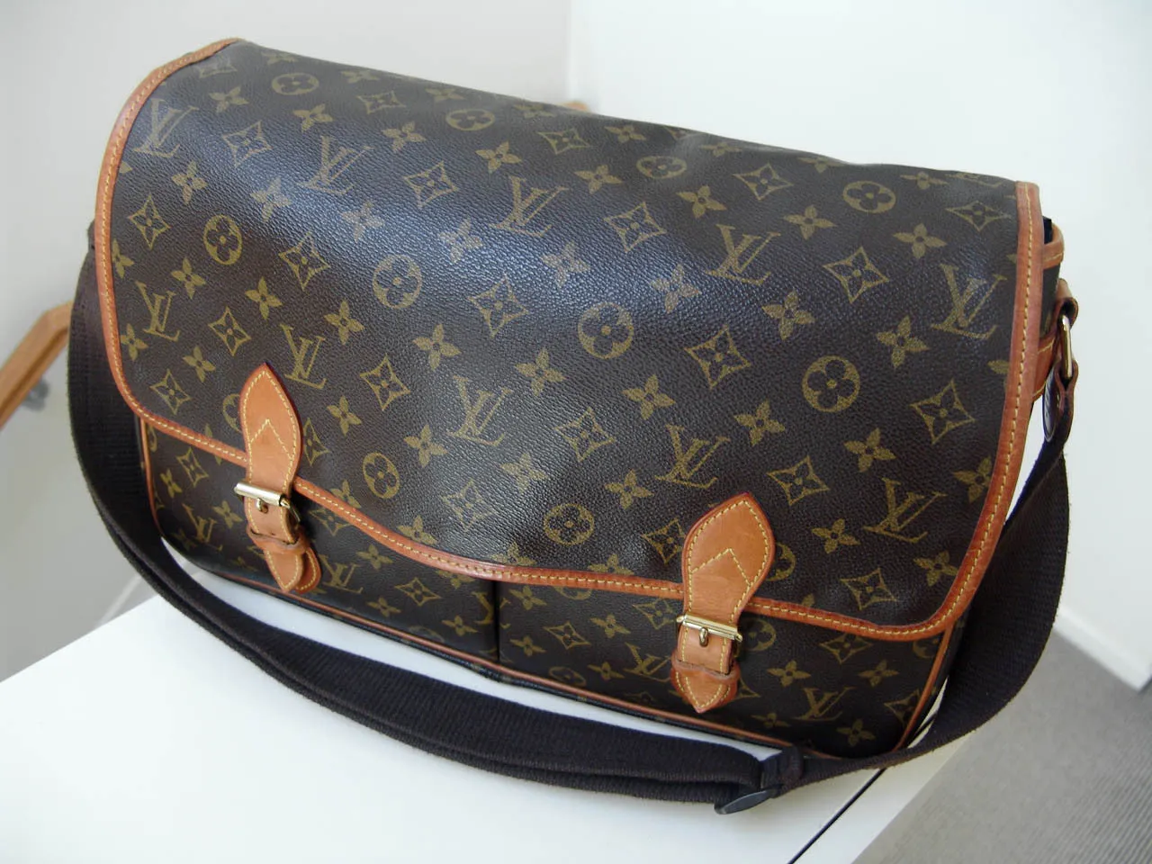 Louis Vuitton Monogram Sac Gibecière GM