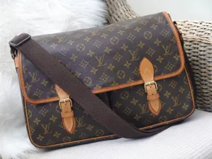 Louis Vuitton Monogram Sac Gibecière GM