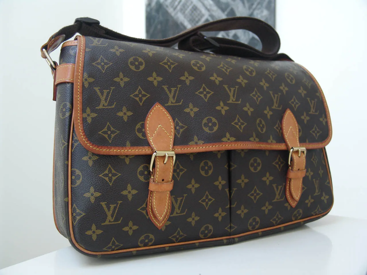 Louis Vuitton Monogram Sac Gibecière GM