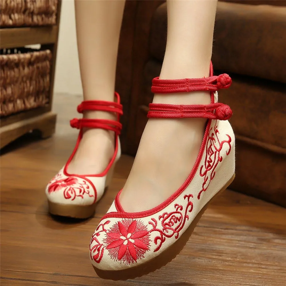 Qianmome Chinese Old Beijing Womens Floral Embroidery Strappy Round-Toe Platform Wedges
