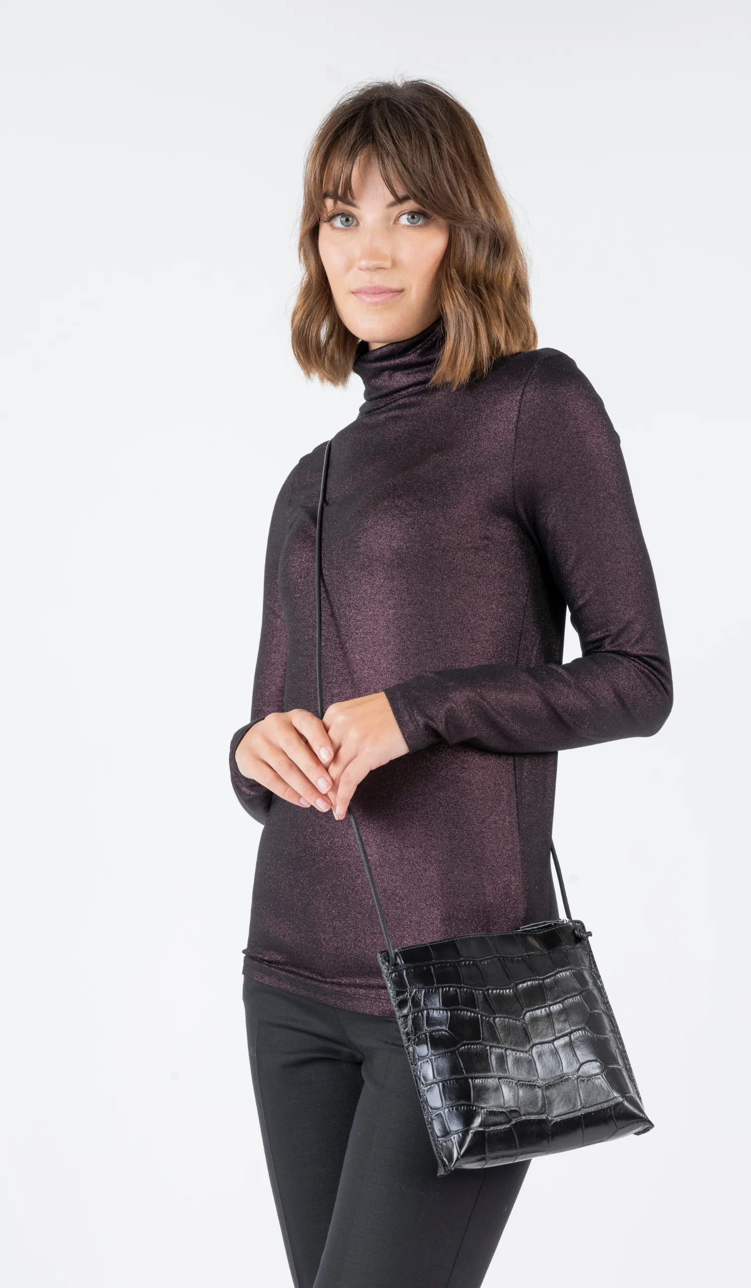 STRAPPY POUCH