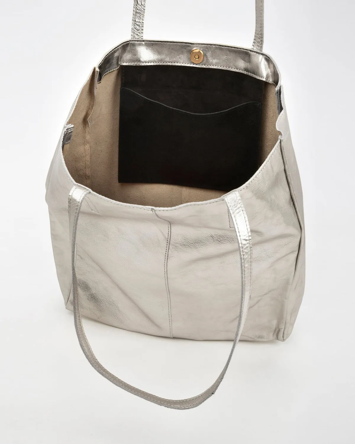 VENUS: METALLIC LEATHER TOTE - CHAMPAGNE