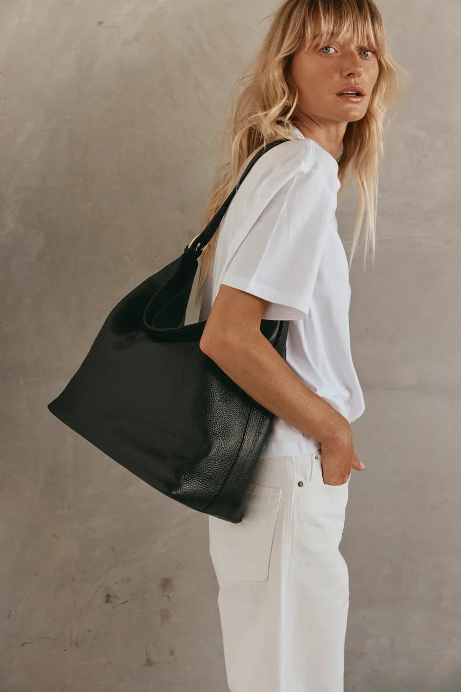 Vestirsi Serena Leather Hobo Bag Black