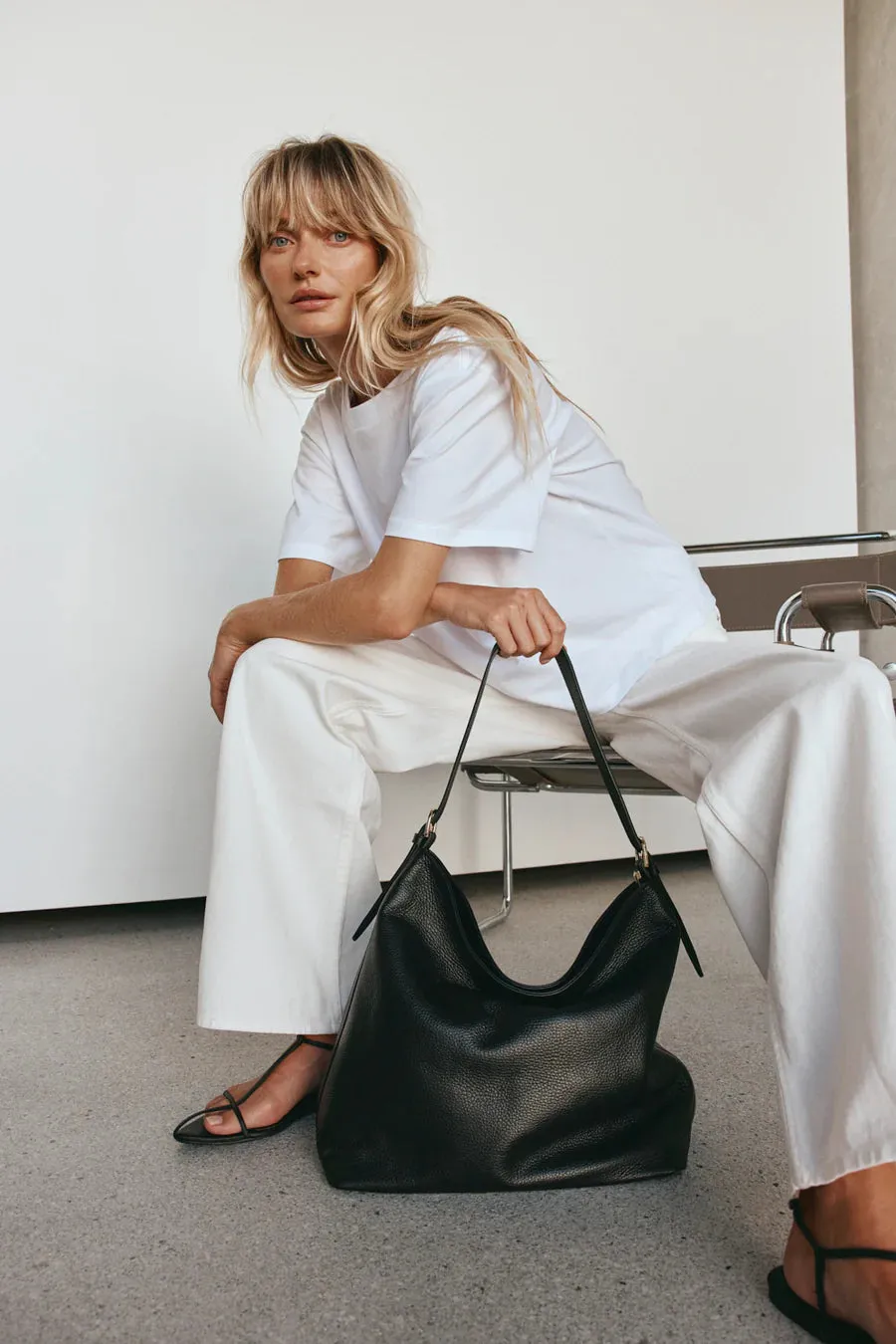 Vestirsi Serena Leather Hobo Bag Black