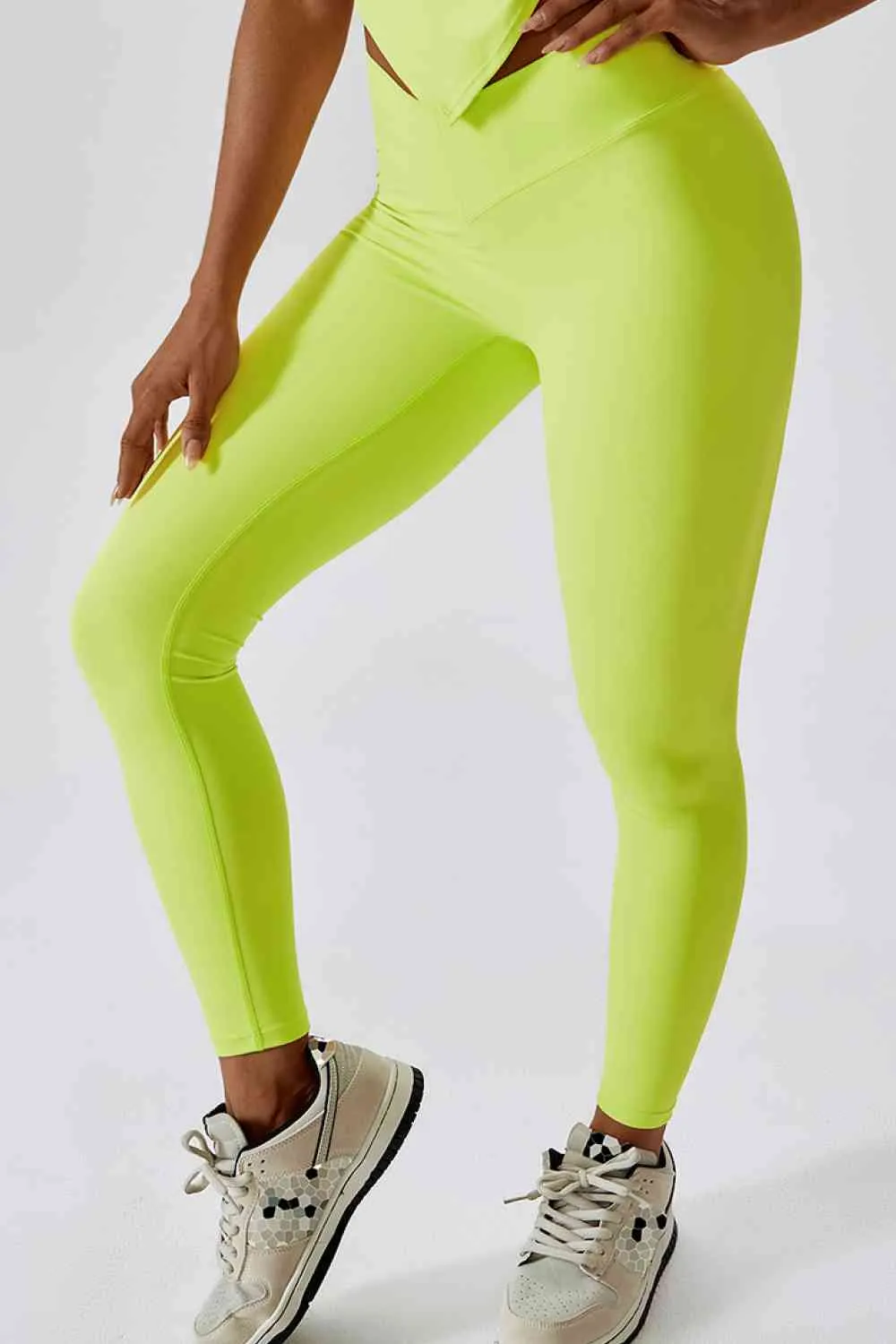 Wide Waistband Slim Fit Back Pocket Sports Leggings