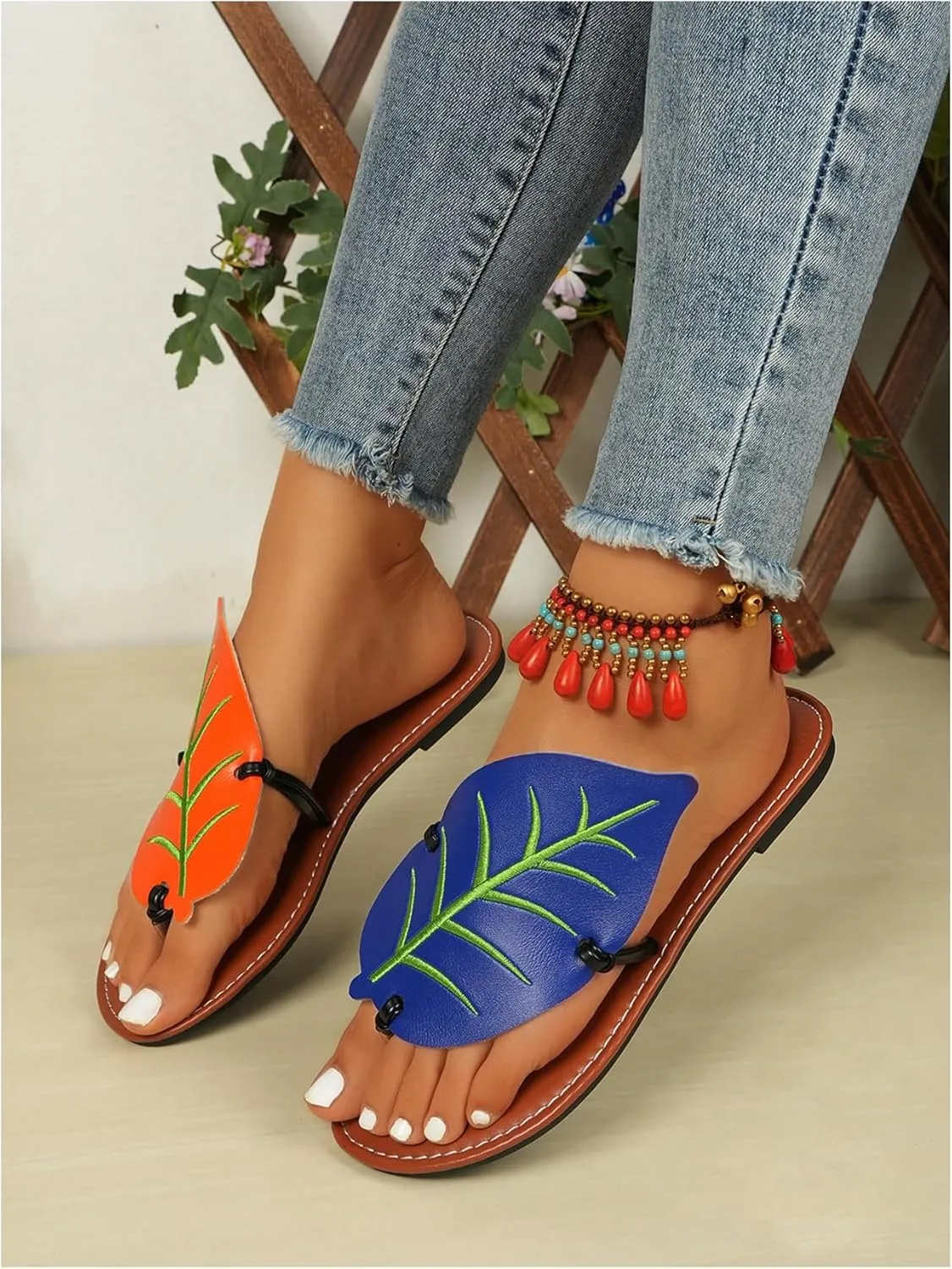 Women's Boho Leaf Appliques Thong Sandals Open Toe Outdoor Flip Flops Casual Slippers