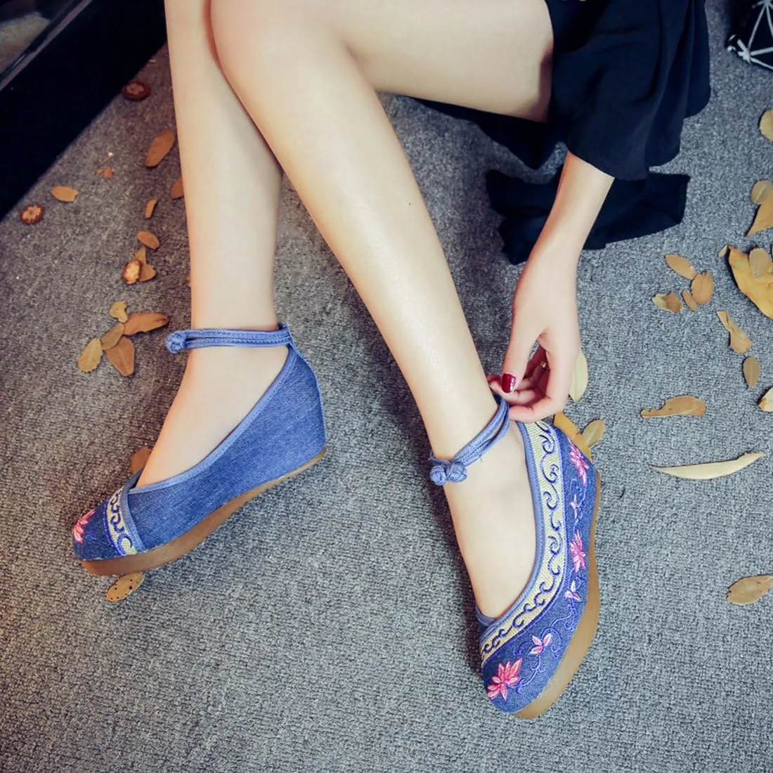 YIBLBOX Women Chinese Traditional Strap Lotus Flower Embroidery Strappy Platform Wedges Shoes