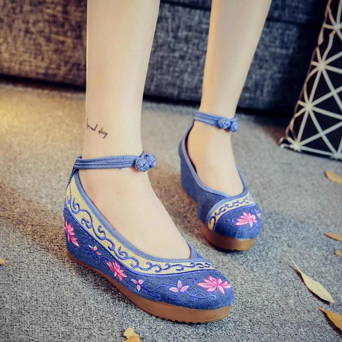YIBLBOX Women Chinese Traditional Strap Lotus Flower Embroidery Strappy Platform Wedges Shoes