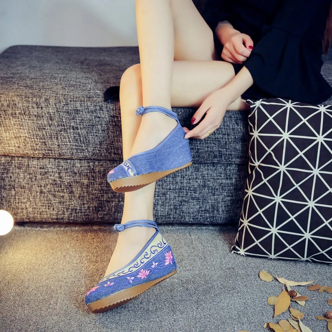YIBLBOX Women Chinese Traditional Strap Lotus Flower Embroidery Strappy Platform Wedges Shoes